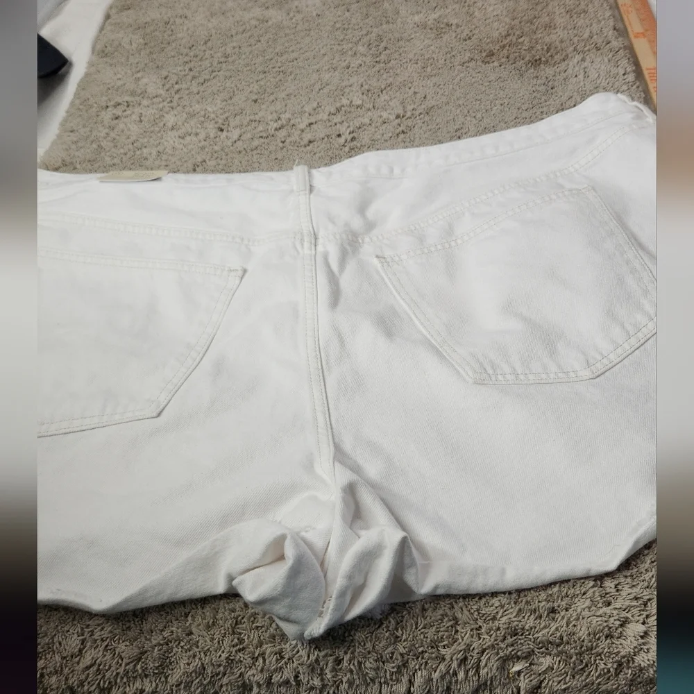 Women's Mid-Rise 90's Baggy Jean Shorts - Universal Thread White 28